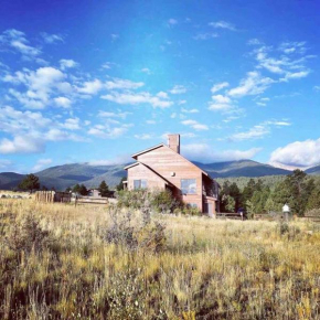 HappyMountainHaus: modern, hot tub + fab views!